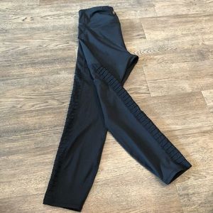 Gaiam 7/8 black leggings Lg